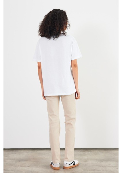 Kadın Oversize Beyaz Rahat Kalıp Tişört modelleri