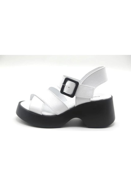 42627 Beyaz Bayan Sandalet