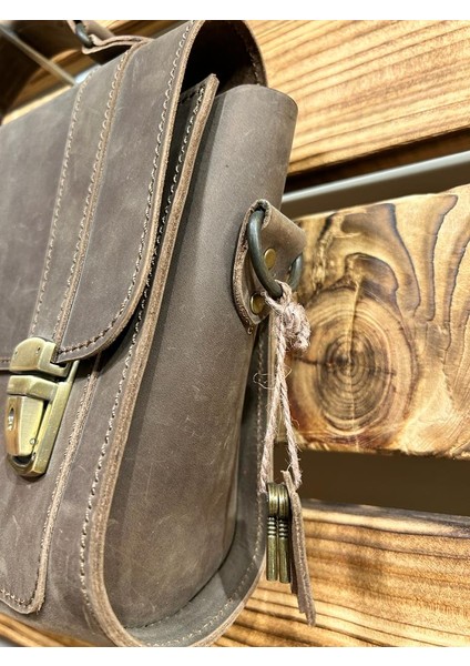 El Yapımı Deri Askılı Evrak Çantası Unisex fırsatları