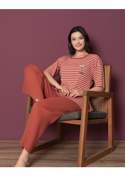 Model Kadın Kaşkorşe Çizgili Pijama Takımı Tarçın Rengi