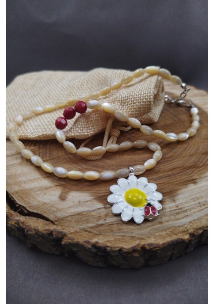 Esmer Sedef Taşı ve Mercan Taşı Papatya Uçlu El Yapımı Özel Tasarım Doğal Taş Kolye