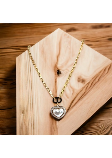 Kadın Sedef ve Zirkon Taşlı Kalp Detaylı Çelik Kolye