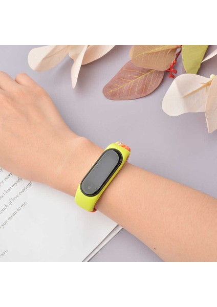 Xiaomi Mi Band 5 Uyumlu Krd-49 Örgü Kordon Blt Siyah-Beyaz indirimleri