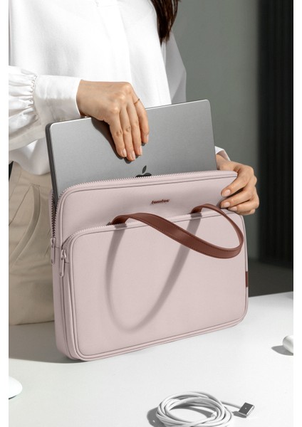 Versatile A11 13.5 - 14.4 Pembe Laptop Notebook Çantası - A11D3P1