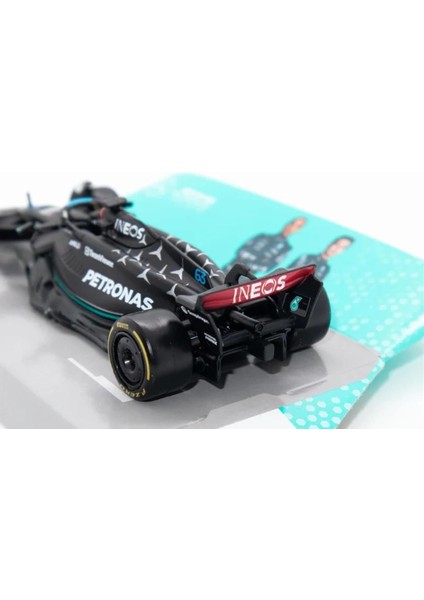 Bburago 2023 1:43 F1MERCEDES W14#63 Alaşım Yarış Arabası George Russell Için 1/43 F1 W14#63 Süper Formula 1 Lüks Döküm Yetişkin Koleksiyon Modeli Hediye (Yurt Dışından) modelleri