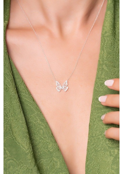 925 Ayar Rodyum Kaplamalı Beyaz Taşlı Kanatları Sallantılı Kelebek Gümüş Kolye fiyatları