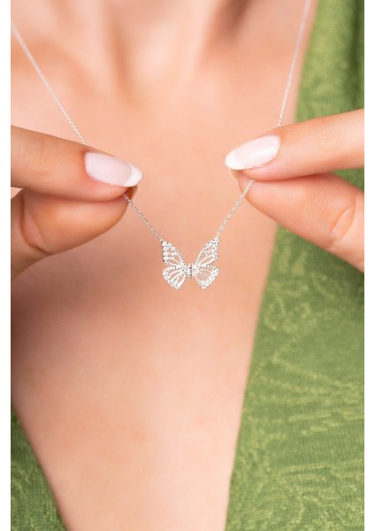 925 Ayar Rodyum Kaplamalı Beyaz Taşlı Kanatları Sallantılı Kelebek Gümüş Kolye modelleri