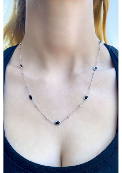 925 Ayar Rodyum Kaplamalı Siyah Taşlı Zarif Gümüş Kolye