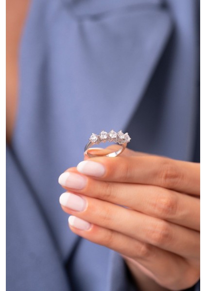 Euro Star 925 Ayar 4 mm 5 Taşlı Gümüş Yüzük modelleri