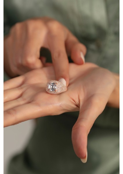 925 Ayar Rose Kaplamalı Beyaz Baget Taşlı Tasarım Gümüş Yüzük fırsatları