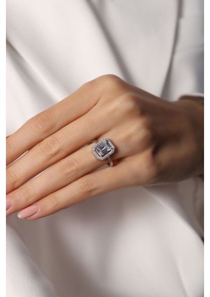 925 Ayar Rodyum Kaplamalı Baget Taşlı Gümüş Yüzük