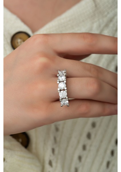 Swarovski 5 Taşlı 925 Ayar Rodyum Kaplamalı Gümüş Yüzük fiyatları