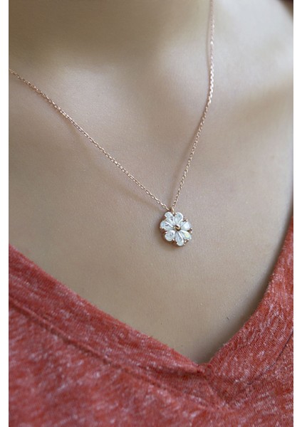 925 Ayar Rose Kaplamalı Beyaz Taşlı Çiçek Gümüş Kolye