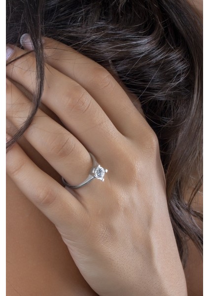 Swarovski Tek Taşlı 925 Ayar Rodyum Kaplamalı Gümüş Yüzük