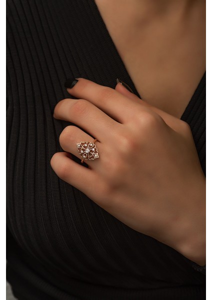 925 Ayar Rose Kaplamalı Beyaz Taşlı Elegant Tasarım Gümüş Yüzük