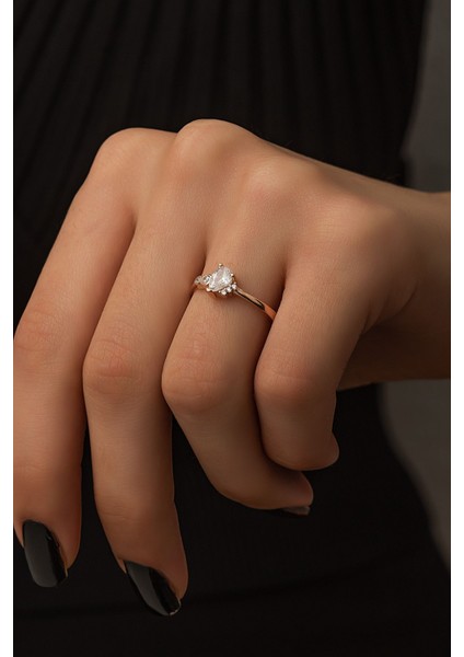 925 Ayar Rose Kaplamalı Damla Kesim Beyaz Taşlı Zarif Gümüş Yüzük