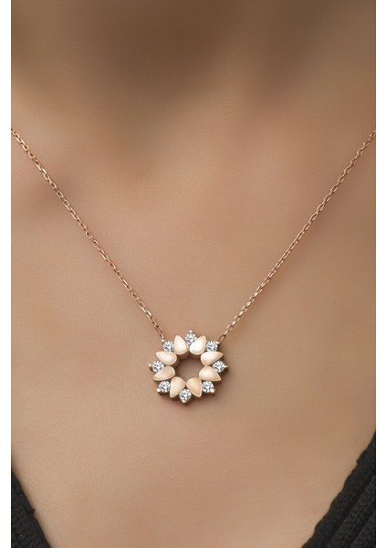 925 Ayar Rose Kaplamalı Beyaz Taşlı Çiçek Gümüş Kolye