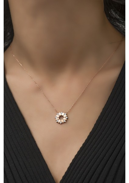 925 Ayar Rose Kaplamalı Beyaz Taşlı Çiçek Gümüş Kolye fiyatları