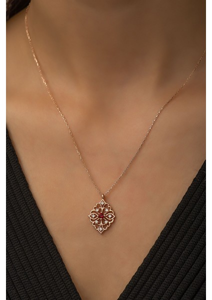 925 Ayar Rose Kaplamalı Ruby Taşlı Elegant Tasarım Gümüş Kolye