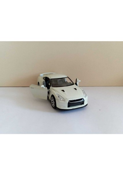 Nissan Gtr R35 Model Araba Çek Bırak