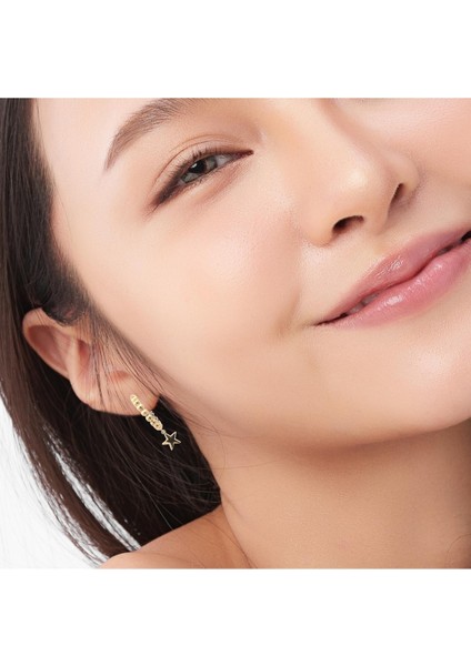 Sallantılı Yıldız Detaylı Tırtıklı Yarım Halka Altın Küpe