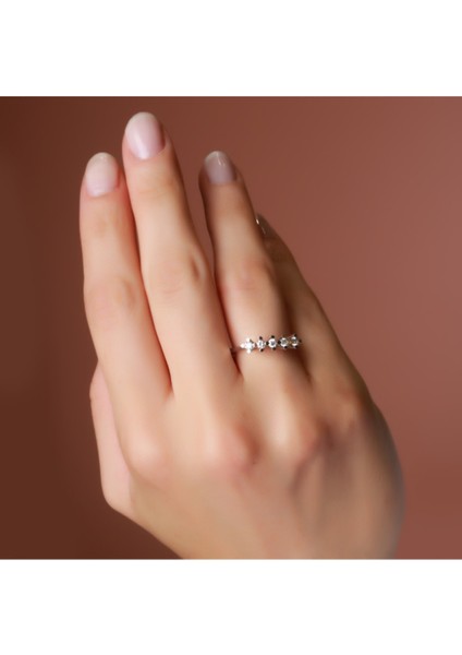 Pırlanta Takoz Tırnak Beştaş Beyaz Altın Yüzük