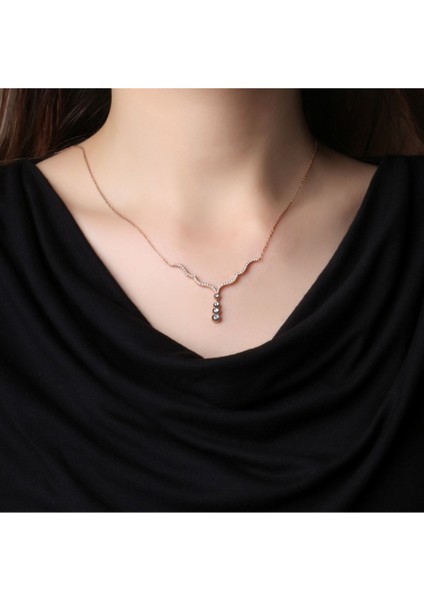 Elmas Kıvrımlı Sıra Taşlı Rose Altın Kolye