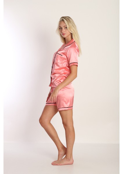 Sonsuz Şıklık Saten Şortlu Gömlek Yakalı Pijama Takımı