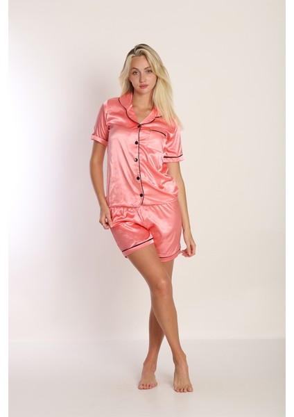 Sonsuz Şıklık Saten Şortlu Gömlek Yakalı Pijama Takımı modelleri