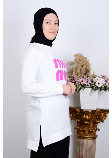 4458 Beyaz Kadın Bisiklet Yaka Yandan Yırtmaçlı Miu Baskılı Sweat fiyatları