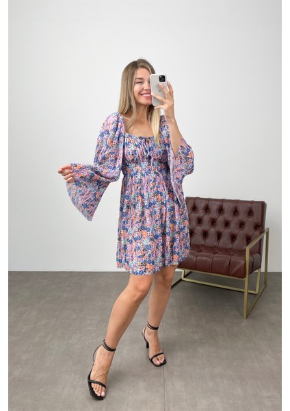 Renkli Çiçekli Geniş Kollu Mini Elbise