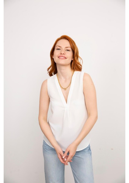 Beyaz V Yaka Sıfır Kol Bluz modelleri