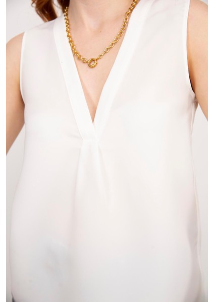 Beyaz V Yaka Sıfır Kol Bluz fırsatları