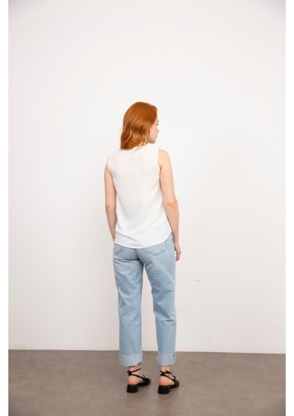 Beyaz V Yaka Sıfır Kol Bluz indirimleri