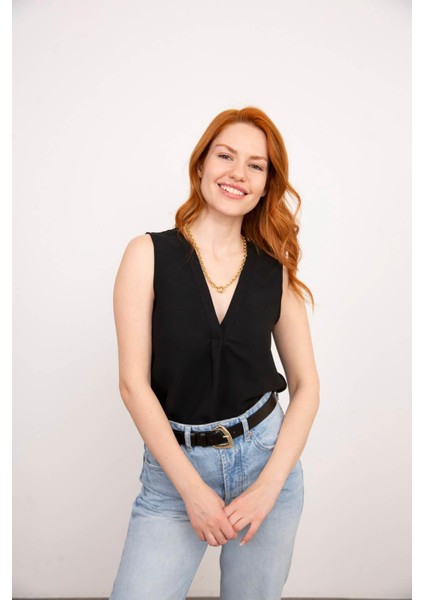 Siyah V Yaka Sıfır Kol Bluz