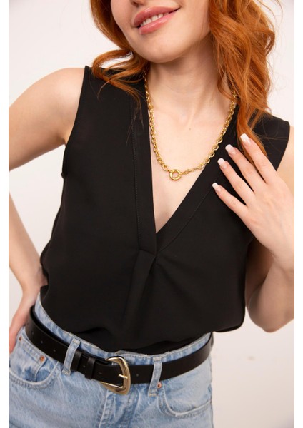 Siyah V Yaka Sıfır Kol Bluz fiyatları