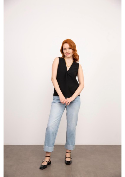 Siyah V Yaka Sıfır Kol Bluz fırsatları