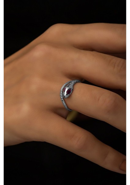 925 Ayar Rodyum Kaplamalı Ruby Gözlü Yılan Gümüş Yüzük