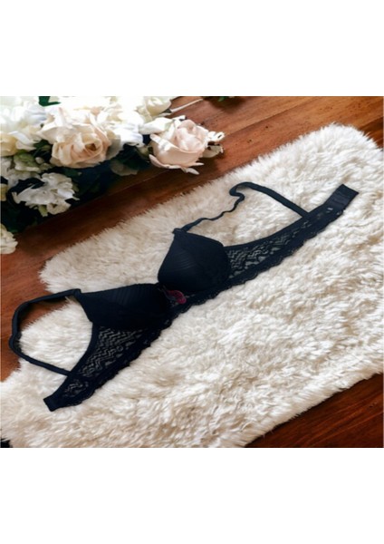 Destekli Balenli Yarım Dantel Sütyen 025