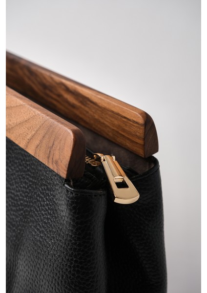Kadın Siyah Deri Ahşap Aksesuarlı Clutch El Çantası