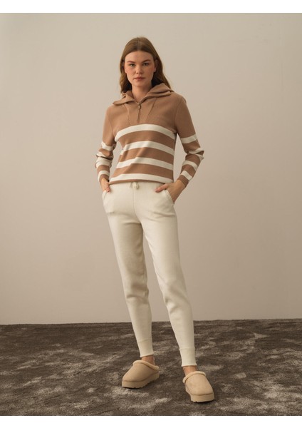 Kadın Kırık Beyaz Formunu Koruyan Regular Fit Pantolon