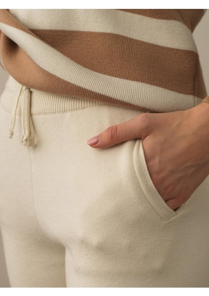 Kadın Kırık Beyaz Formunu Koruyan Regular Fit Pantolon modelleri