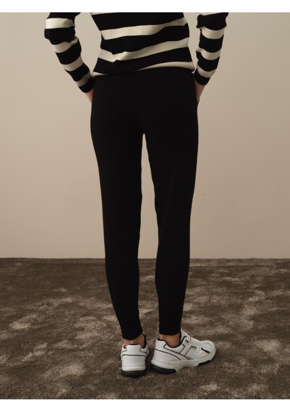 Kadın Siyah Formunu Koruyan Regular Fit Pantolon fırsatları