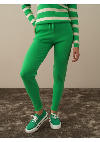 Kadın Yeşil Formunu Koruyan Regular Fit Pantolon fiyatları