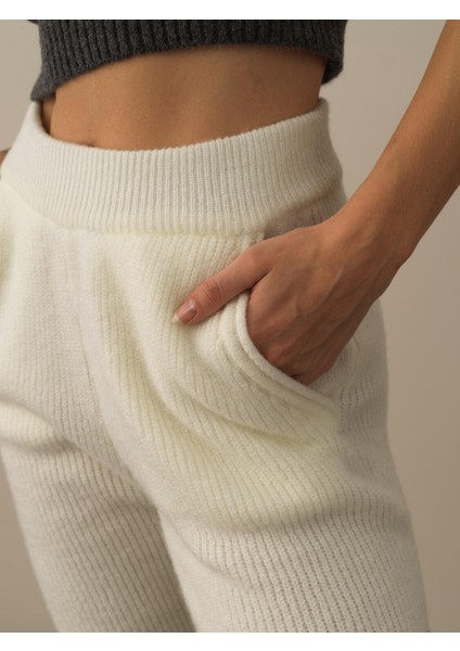 Kadın Kırık Beyaz Lüks Pamuk Dokulu Regular Fit Pantolon modelleri