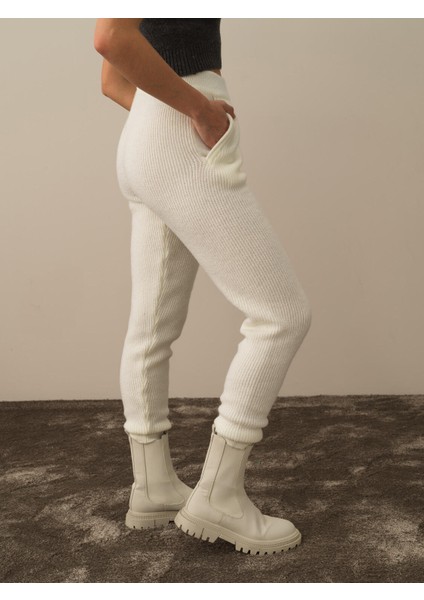 Kadın Kırık Beyaz Lüks Pamuk Dokulu Regular Fit Pantolon fırsatları