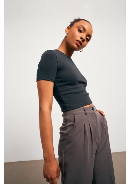 Bisiklet Yaka Crop Antrasit Kadın T-shirt