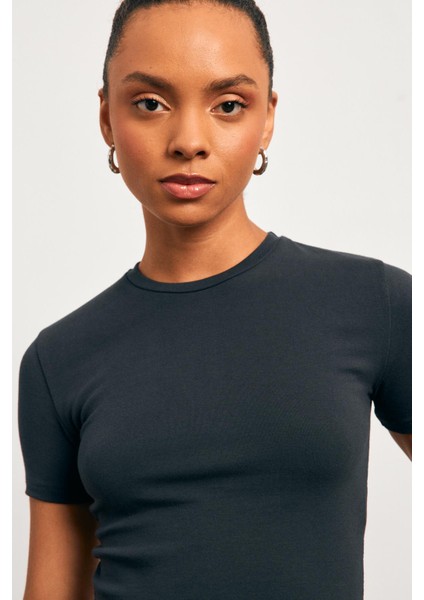 Bisiklet Yaka Crop Antrasit Kadın T-shirt