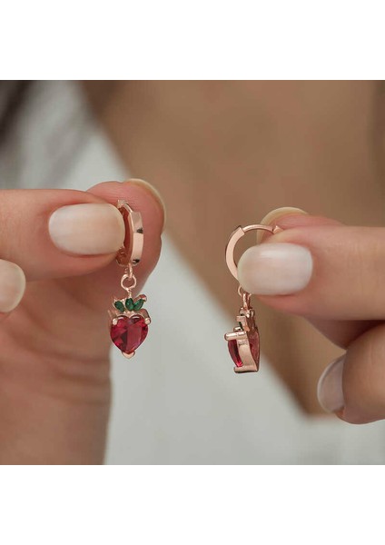 Çilek Detaylı, Rose Kaplama Gümüş Kadın Küpe fırsatları
