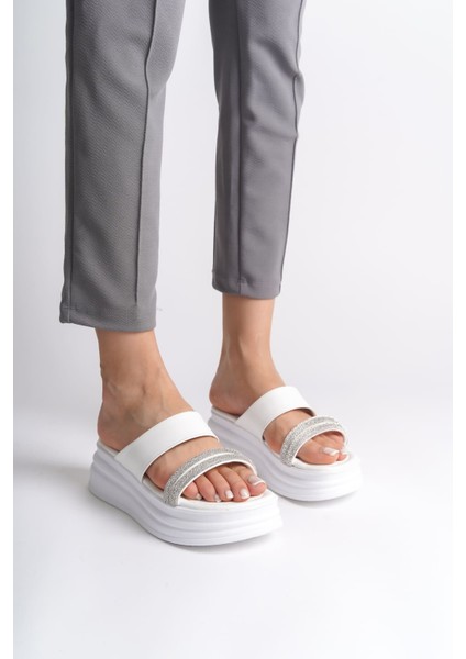 Sarah Düz Topuklu Taşlı Şeritli Kalın ve Ortopedik Taban Kadın Terlik Bt Beyaz